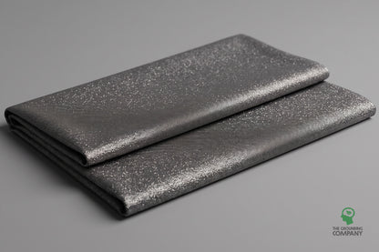 Liquid Silver Grounding Sheet plié à plat, montrant sa texture chatoyante