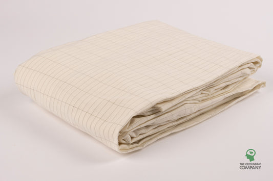 Natural Fitted Grounding Sheet plié de trois quarts sur fond blanc